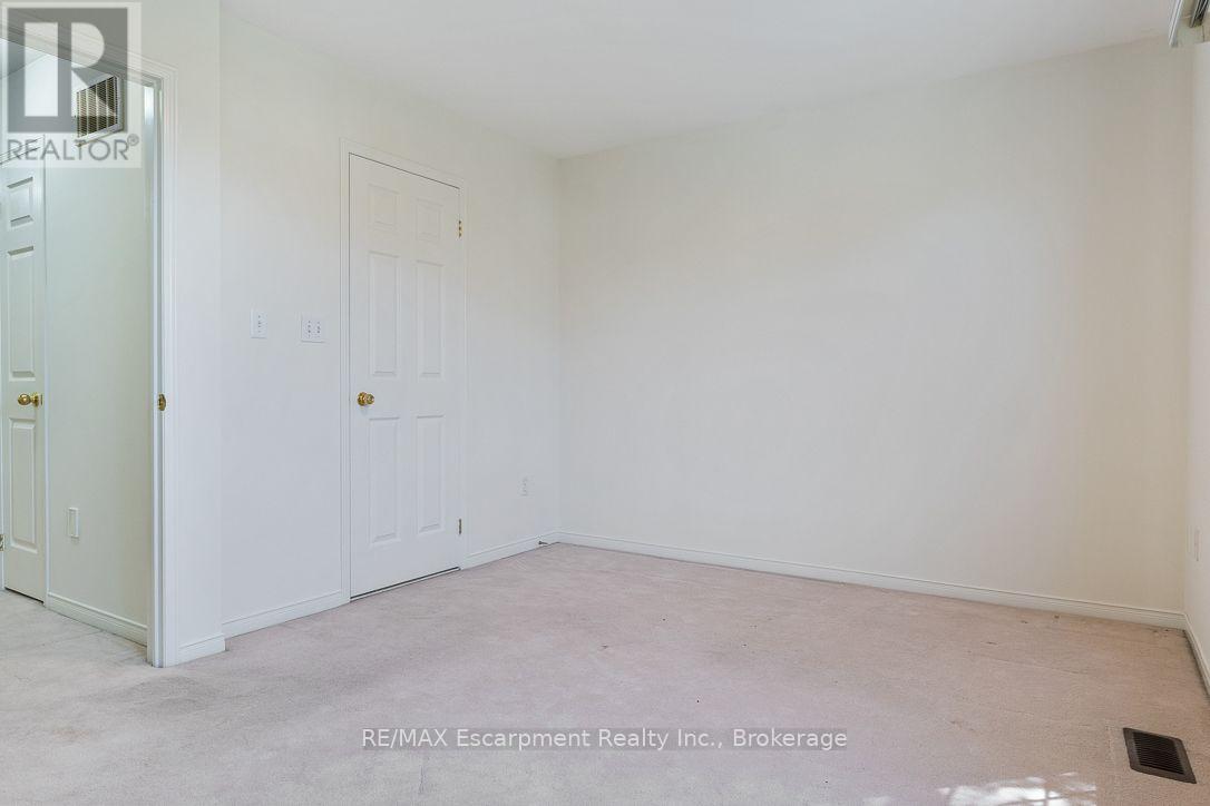 8 JIM BAIRD MEWS - 35