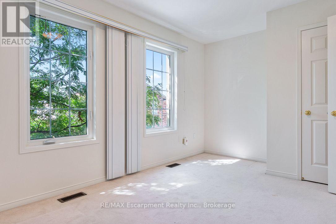 8 JIM BAIRD MEWS - 36