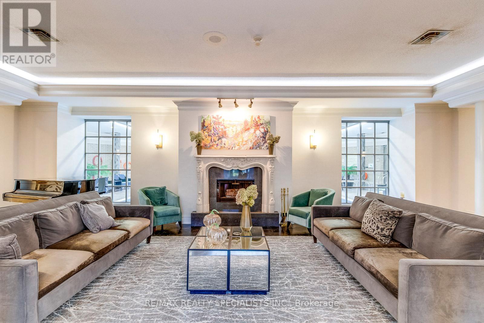 #1002 55 KINGSBRIDGE GARDEN CIRCLE - 4