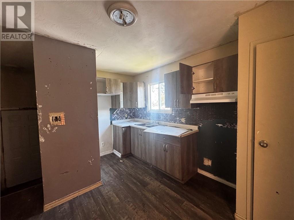 8 PARK Street - Image 6