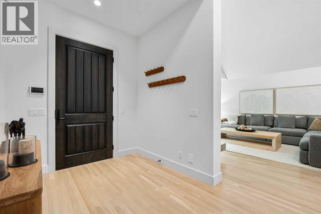 3041 1 Street SW, Roxboro, Calgary photo 3