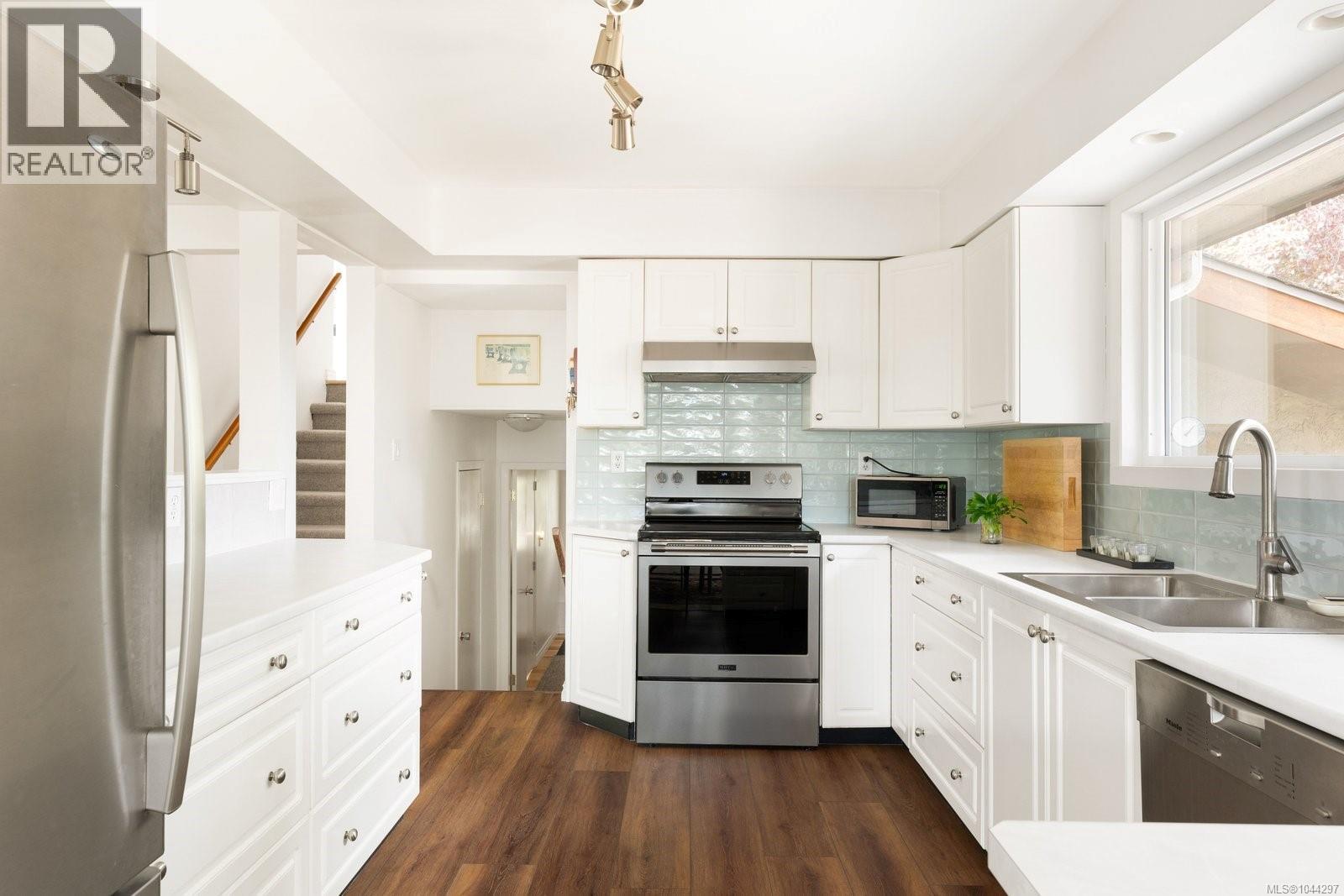 10496 Jocelyn Pl - Image 11