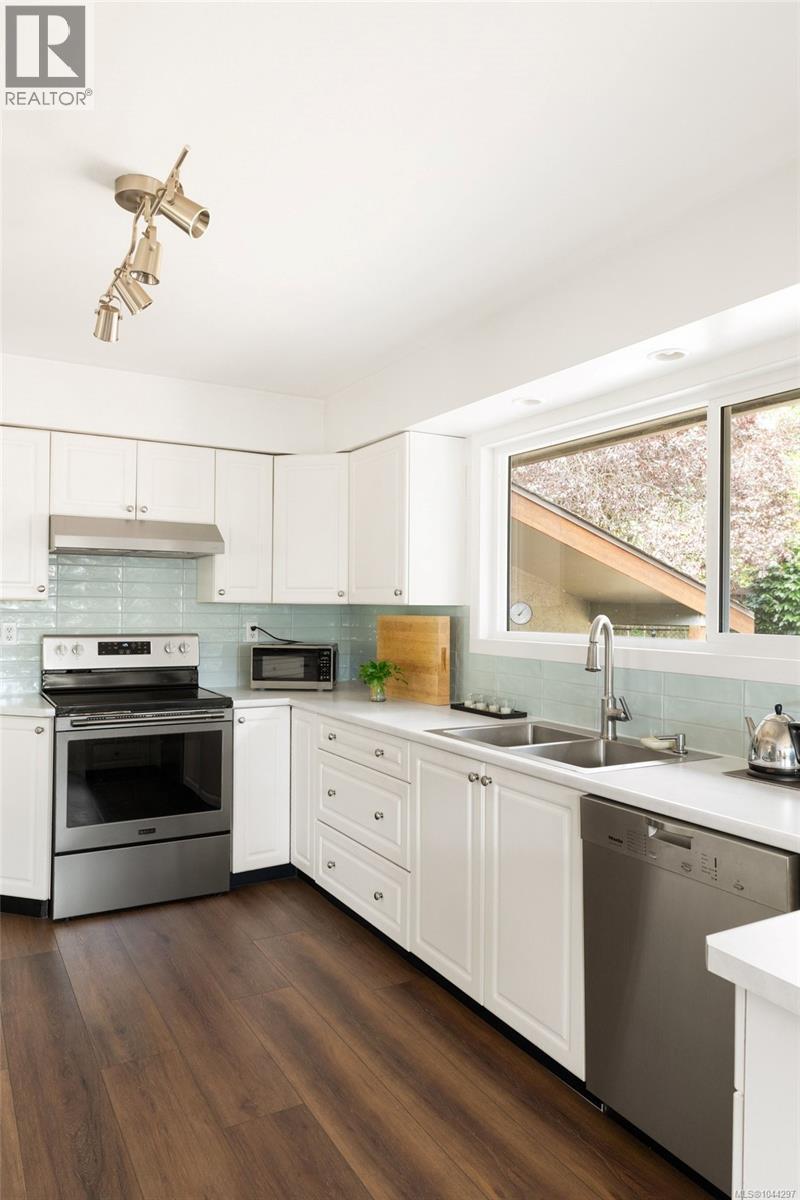 10496 Jocelyn Pl - Image 12
