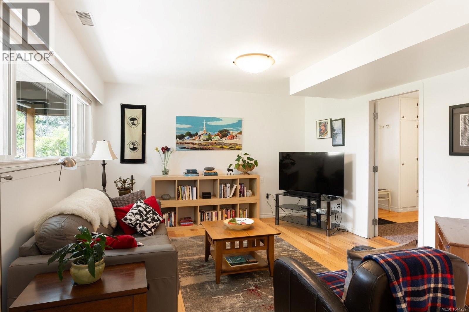 10496 Jocelyn Pl - Image 24