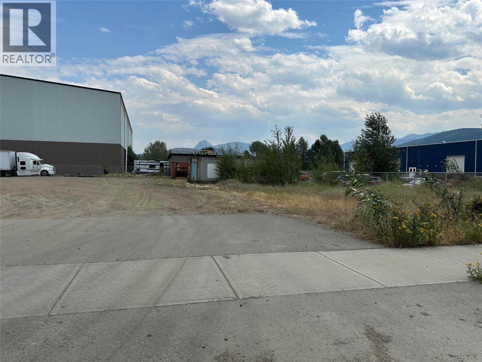  1811 SHUSWAP Avenue, Lumby