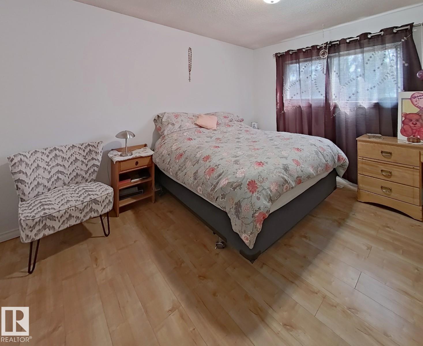 9201 153 ST NW - 10