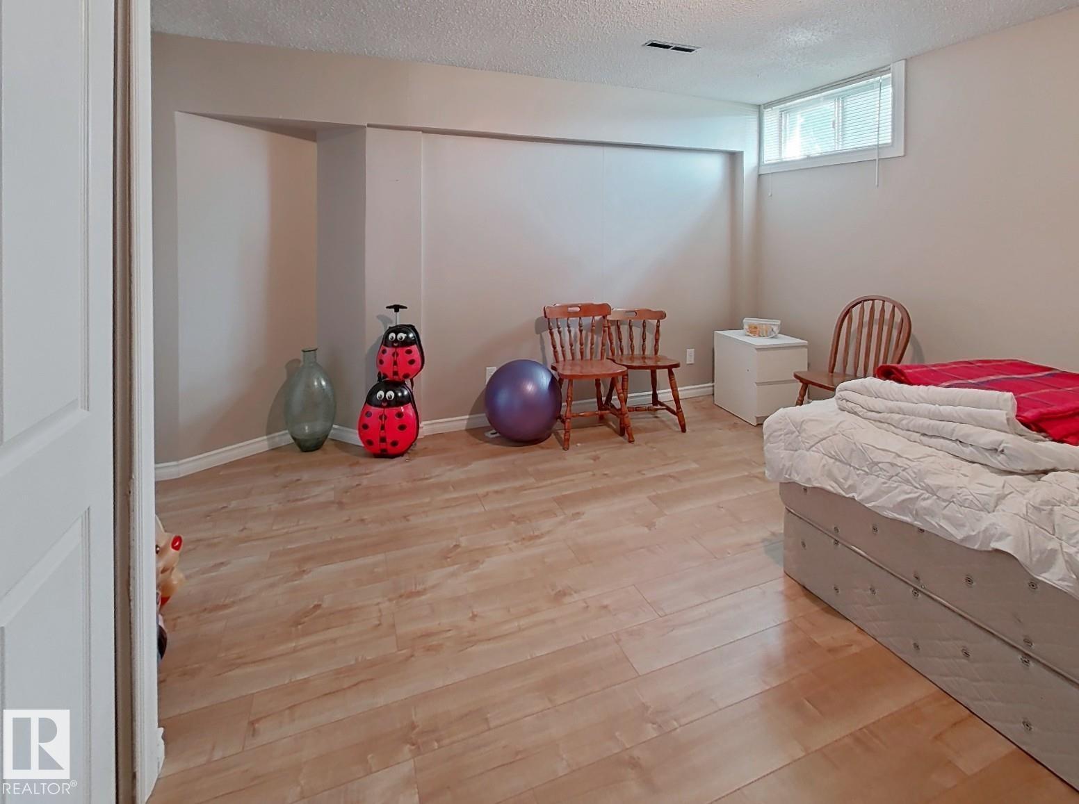 9201 153 ST NW - 15