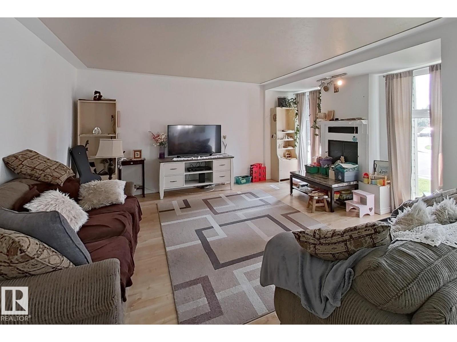 9201 153 ST NW - 4