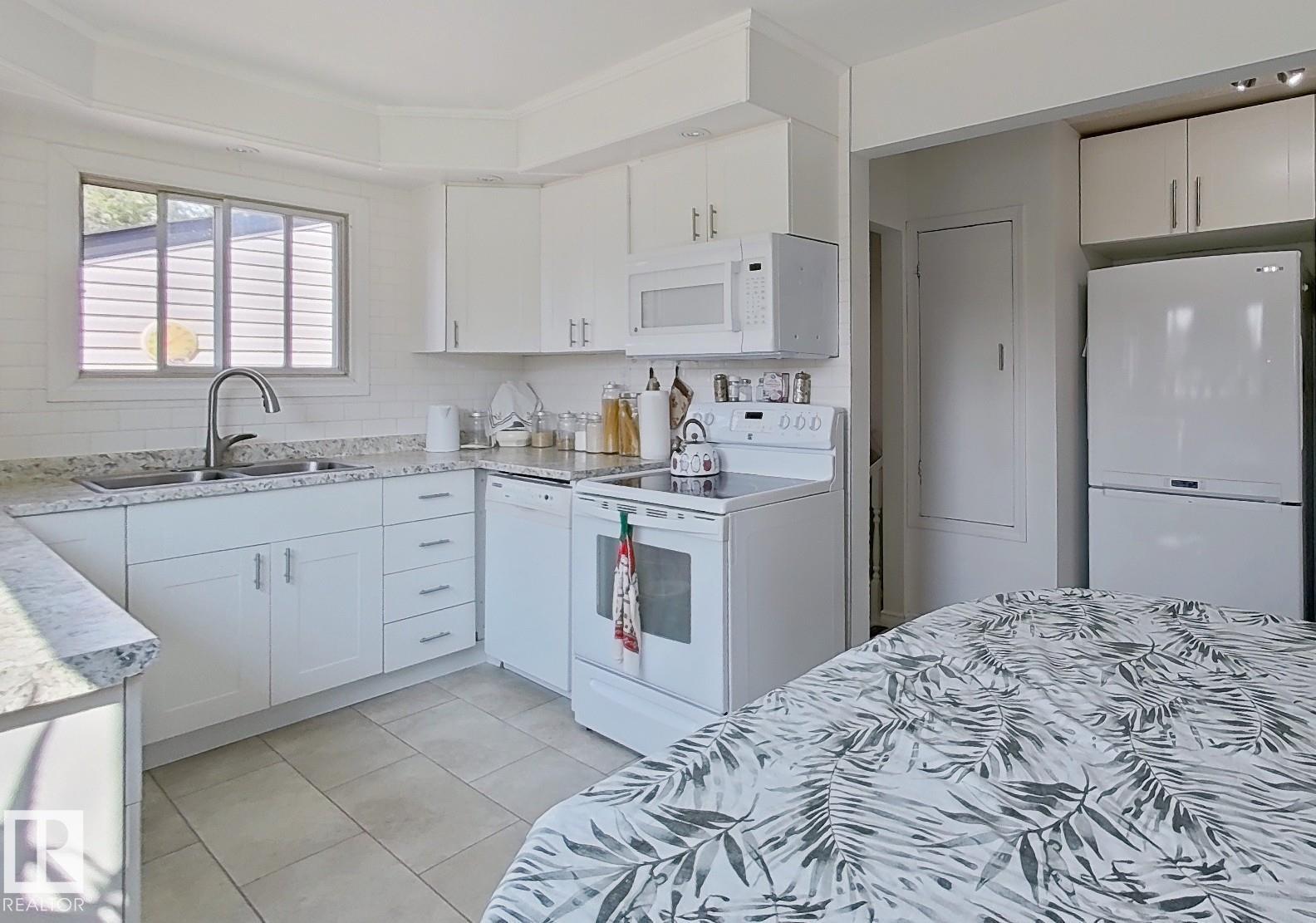 9201 153 ST NW - 8