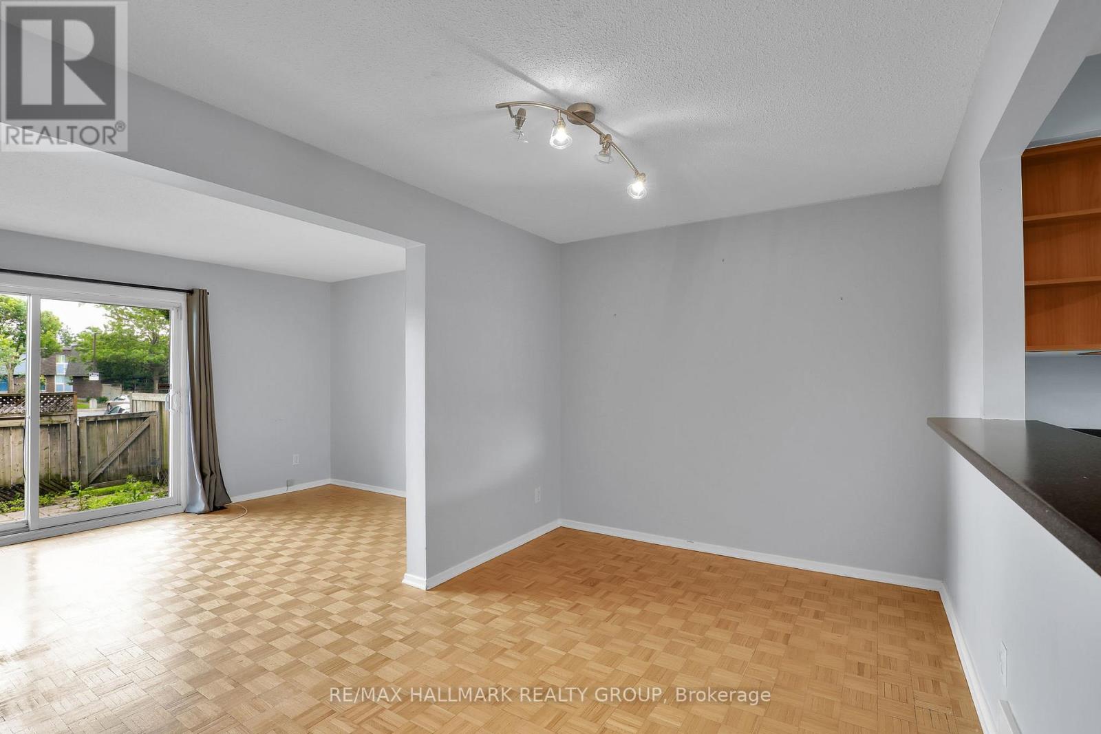 2912 FAIRLEA CRESCENT - 11