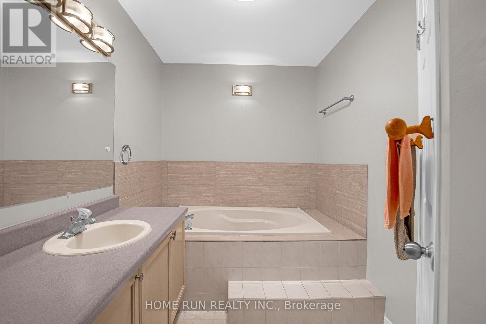 3 Bed, 3 Bath House for Rent in Ottawa – 8 GWYNNE AVENUE, Ottawa – MLS# X13614492 - Image 19