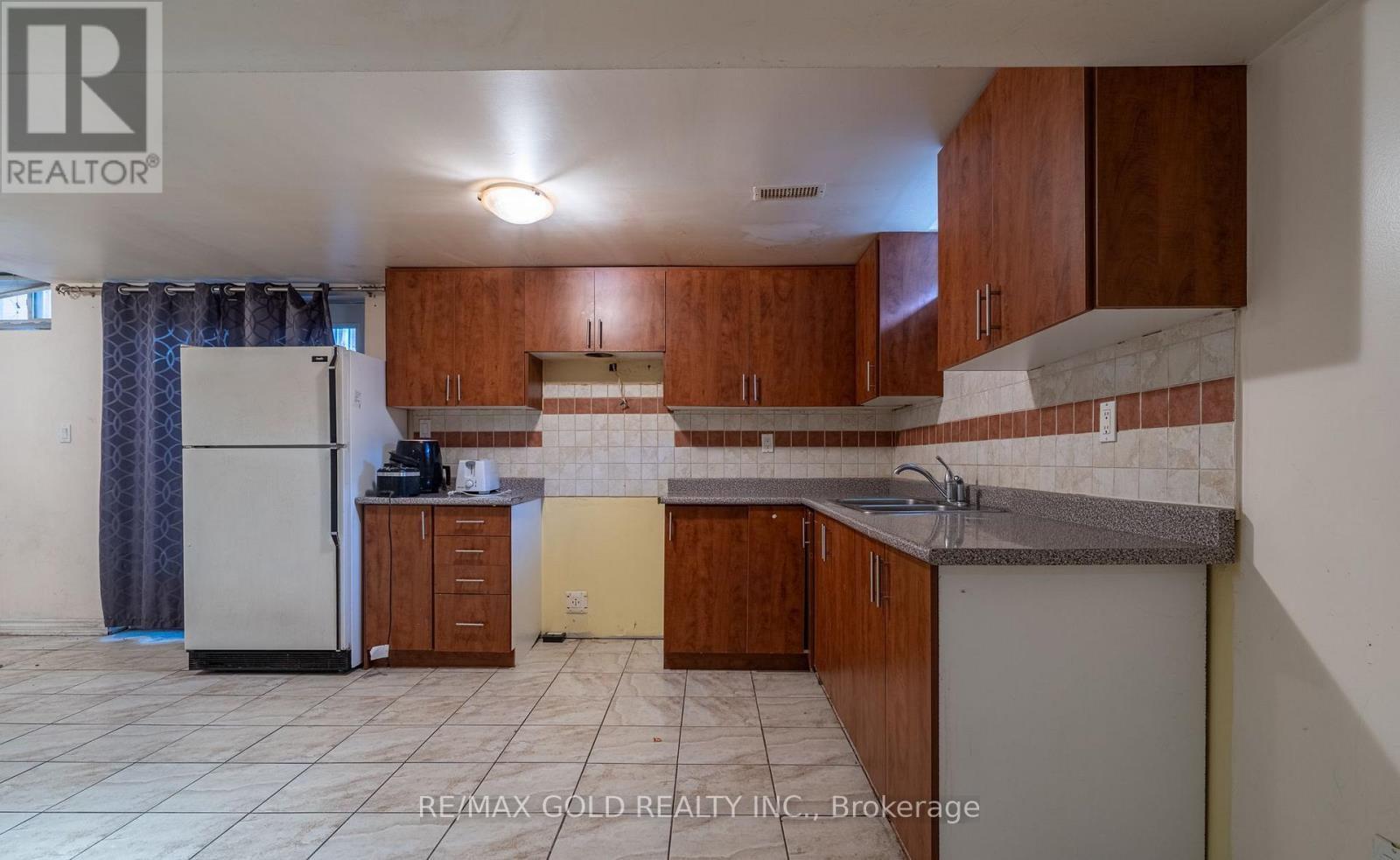 104 SUNNY MEADOW BOULEVARD - 33