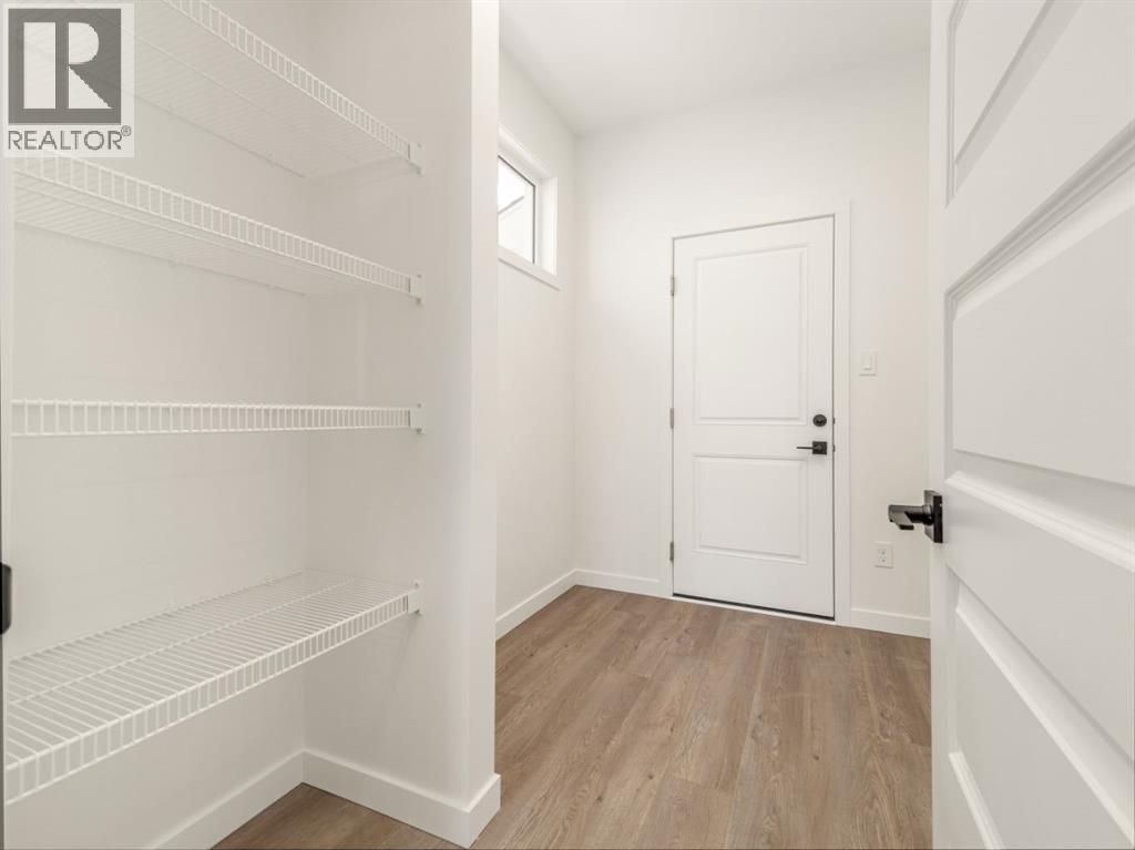 126 Miners Road W - Image 8