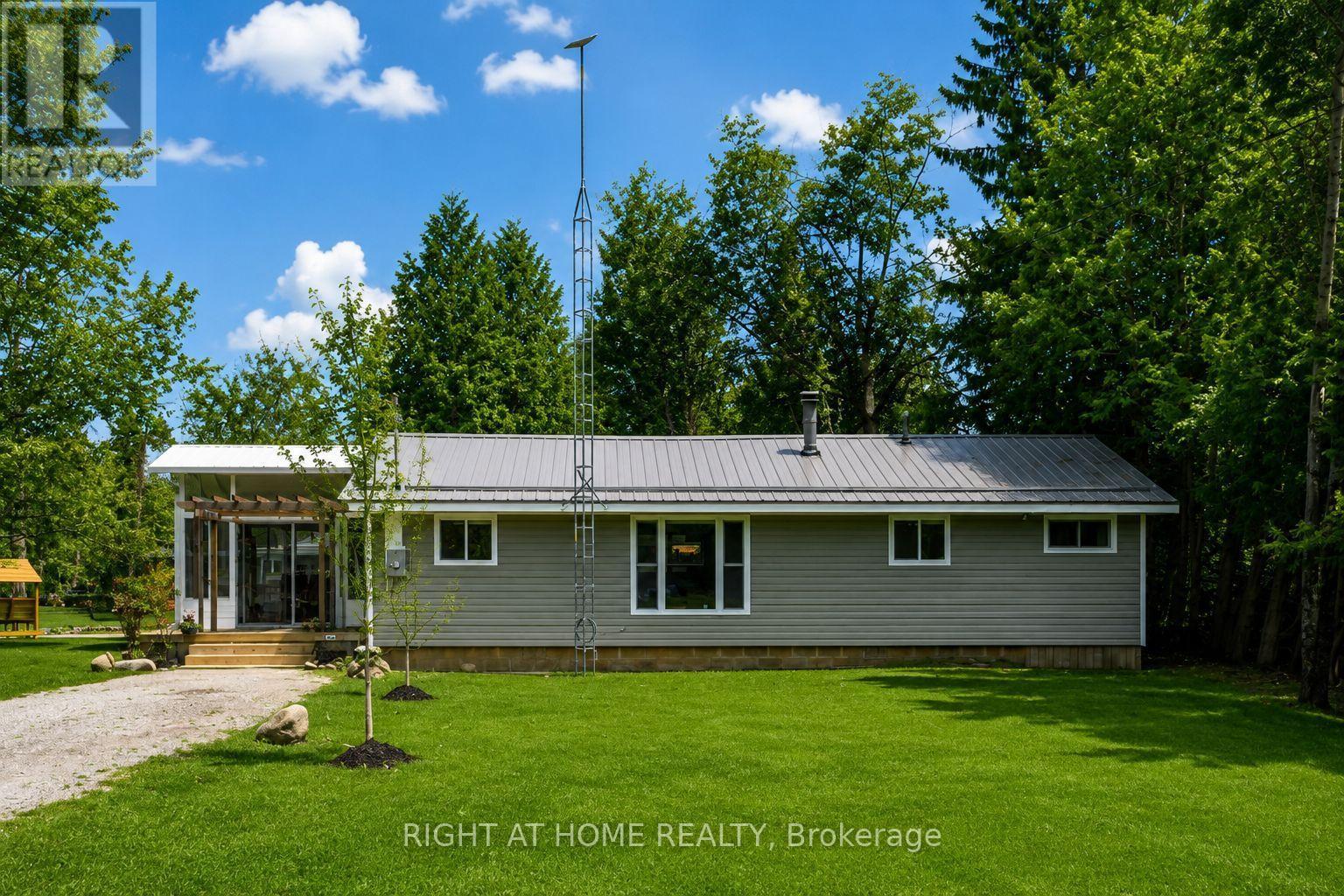 369 SOUTHAM DRIVE - 36