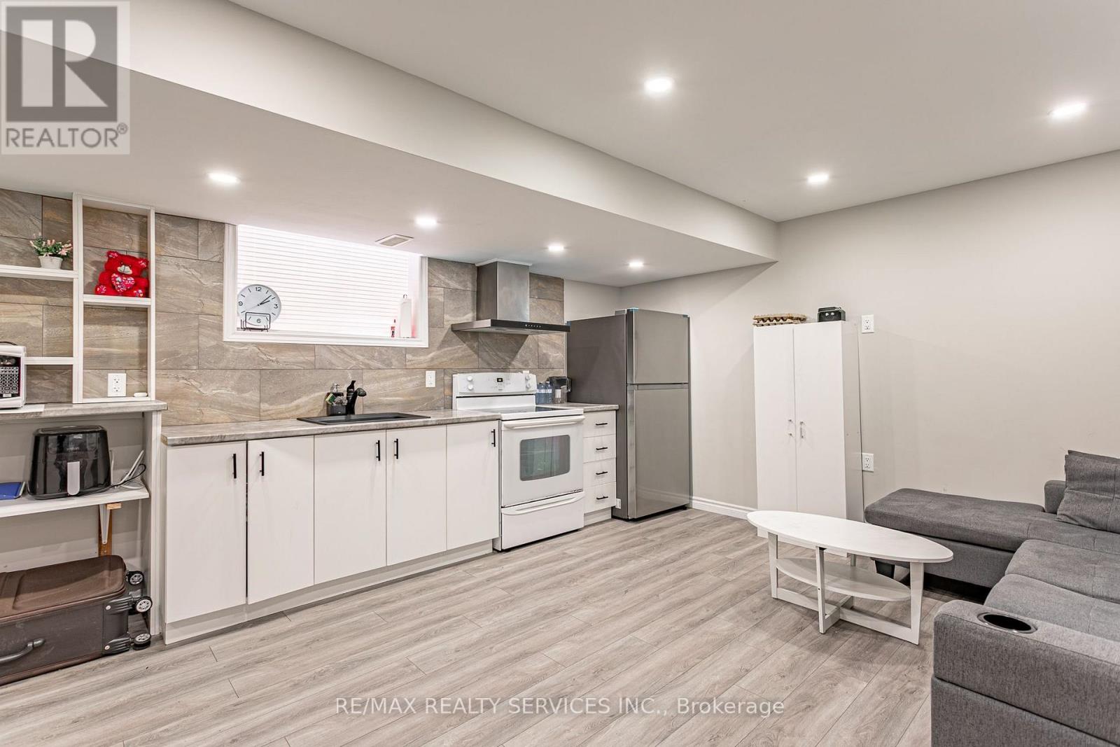2227 EVANS BOULEVARD - 29