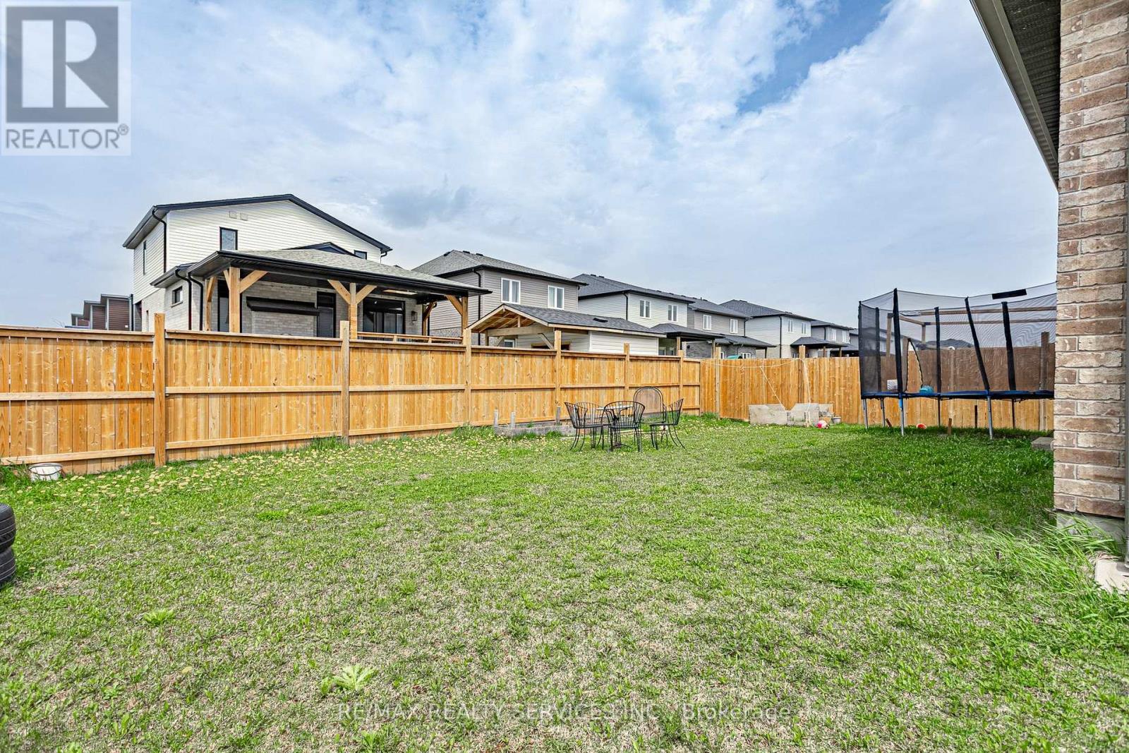 2227 EVANS BOULEVARD - 33