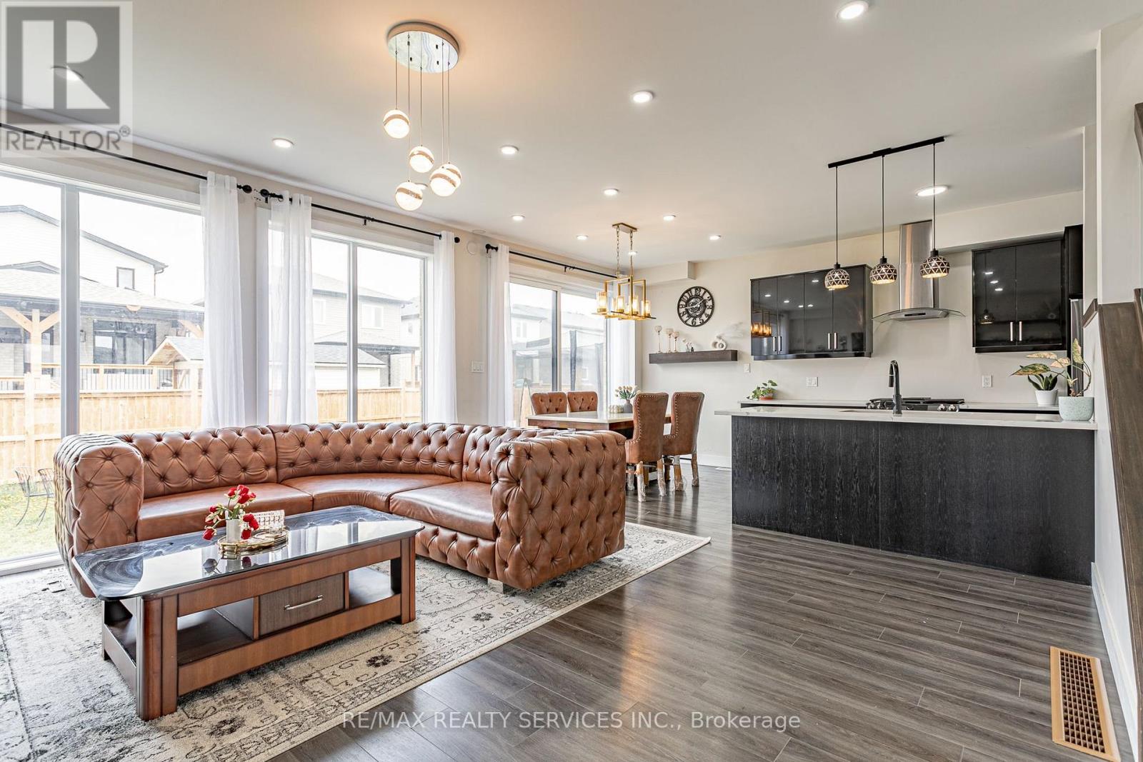 2227 EVANS BOULEVARD - 7
