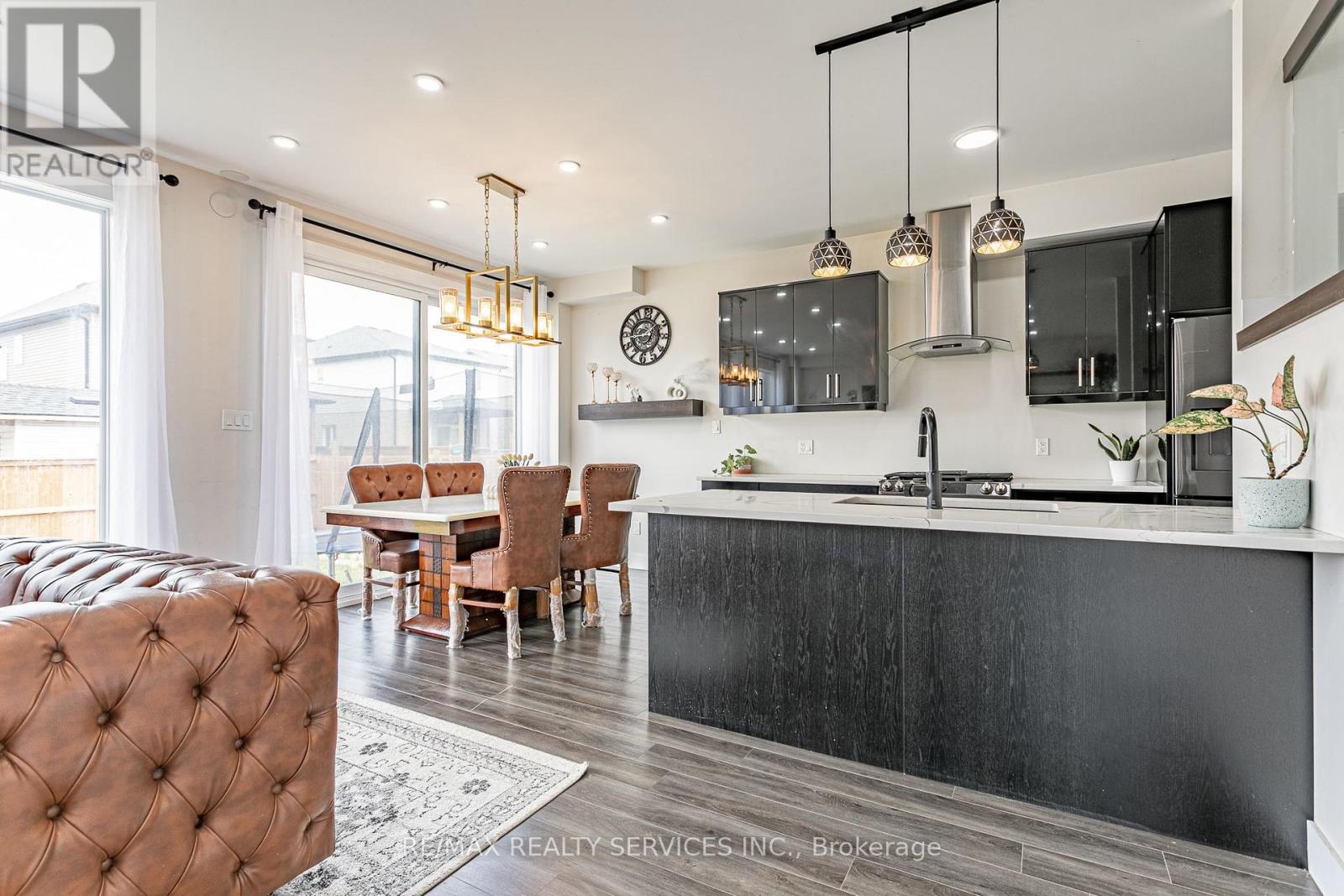 2227 EVANS BOULEVARD - 8
