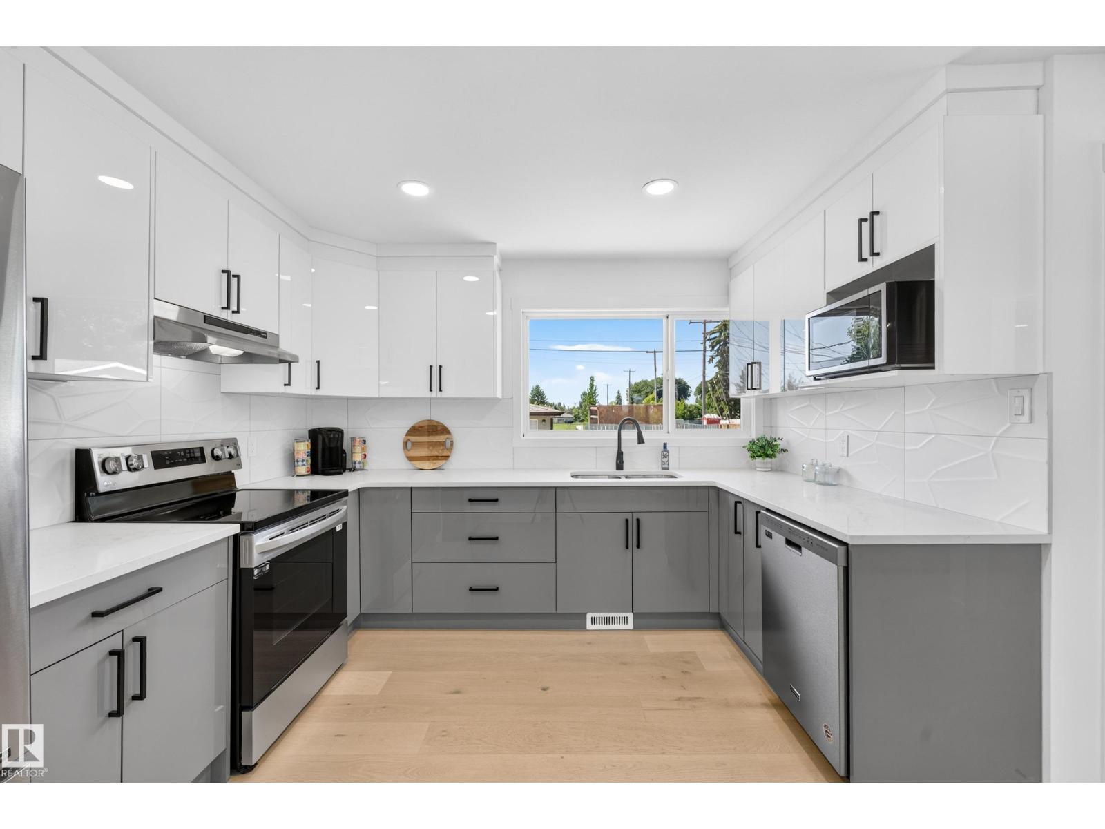 6011 93A AV NW - 16
