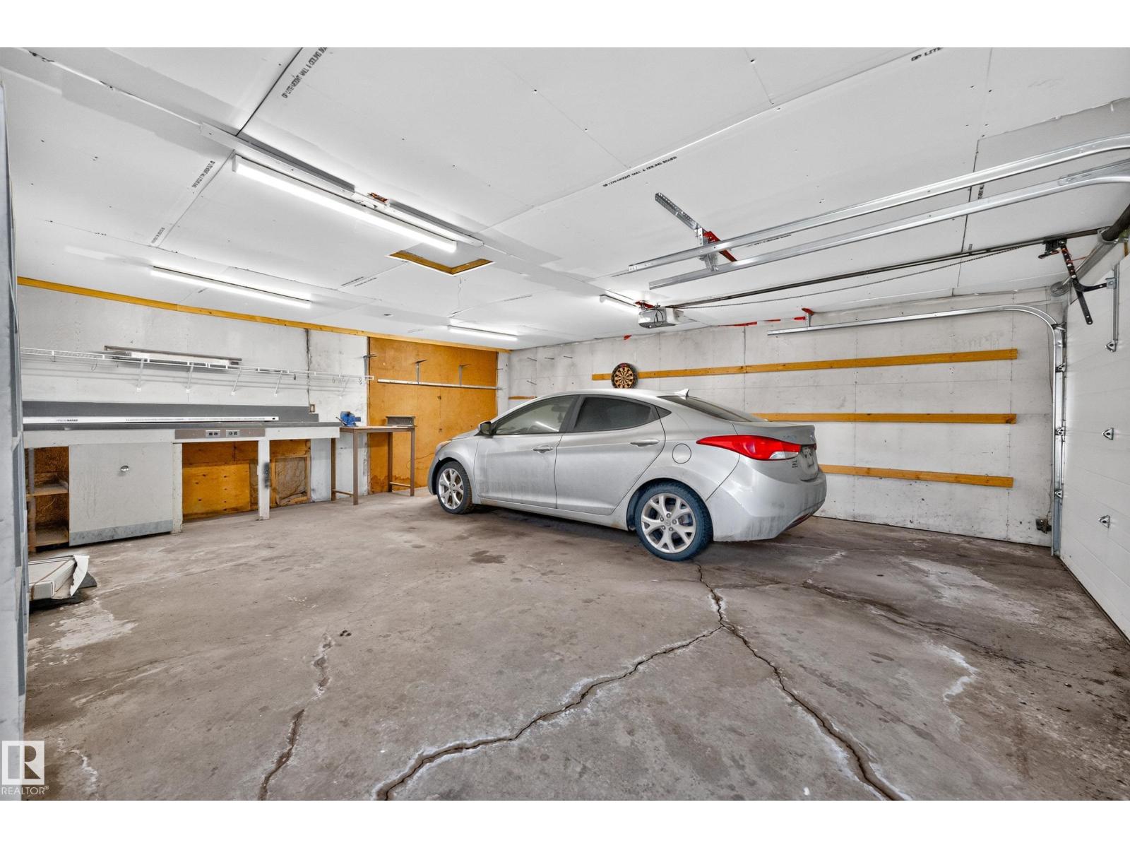 6011 93A AV NW - 38