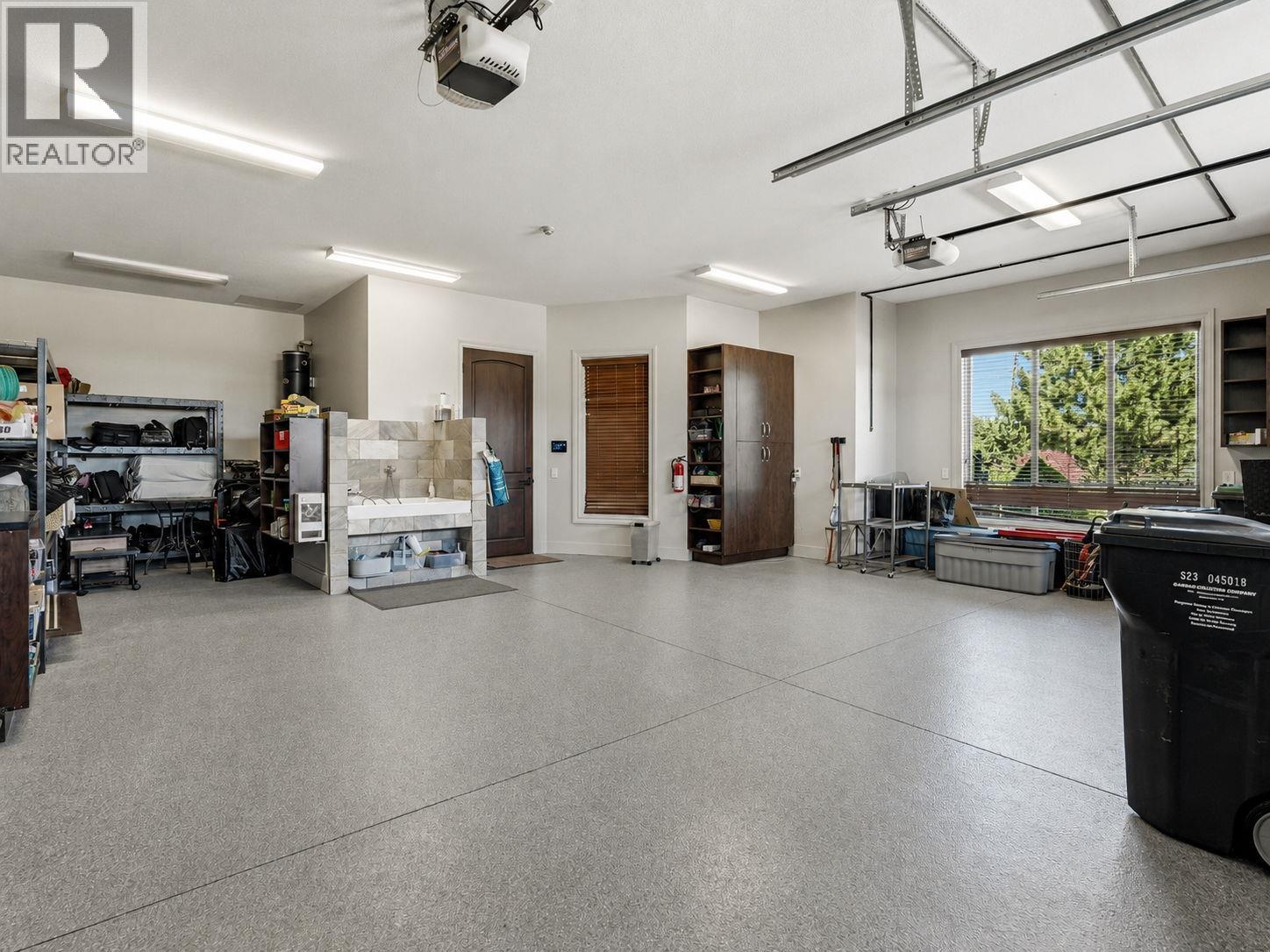  706 Highpointe Court, Kelowna