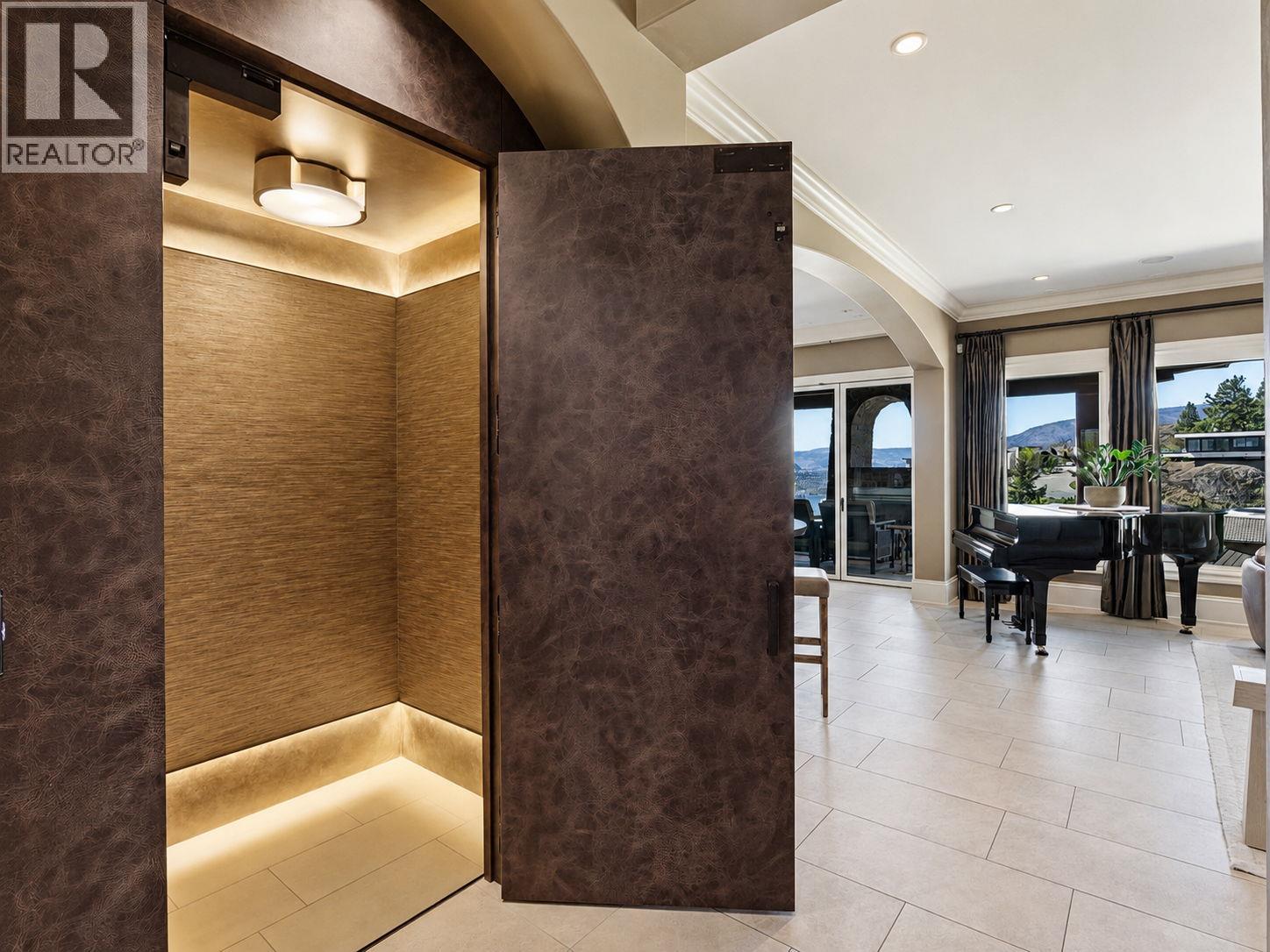  706 Highpointe Court, Kelowna