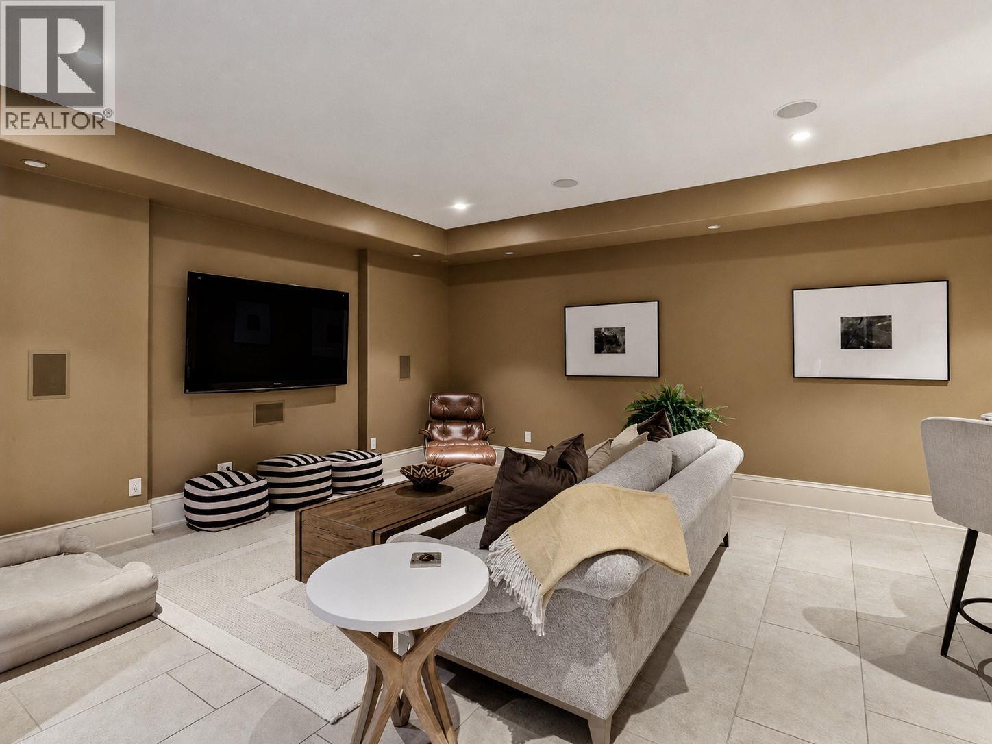  706 Highpointe Court, Kelowna