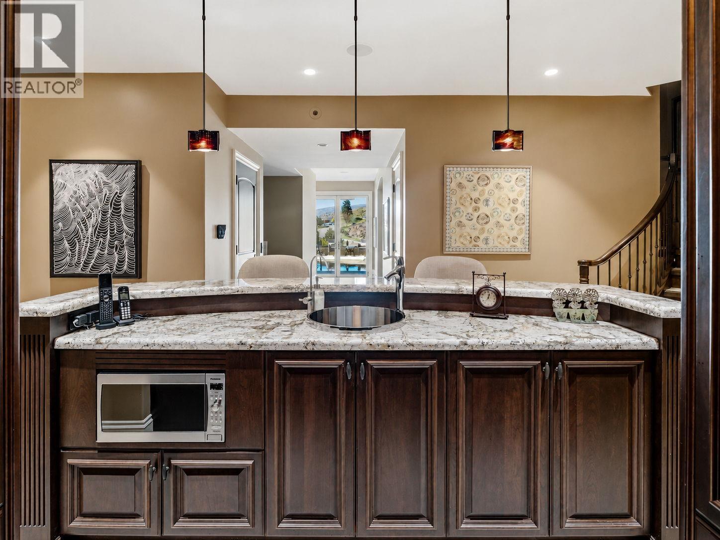  706 Highpointe Court, Kelowna