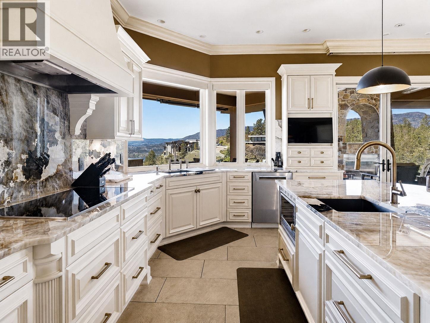  706 Highpointe Court, Kelowna