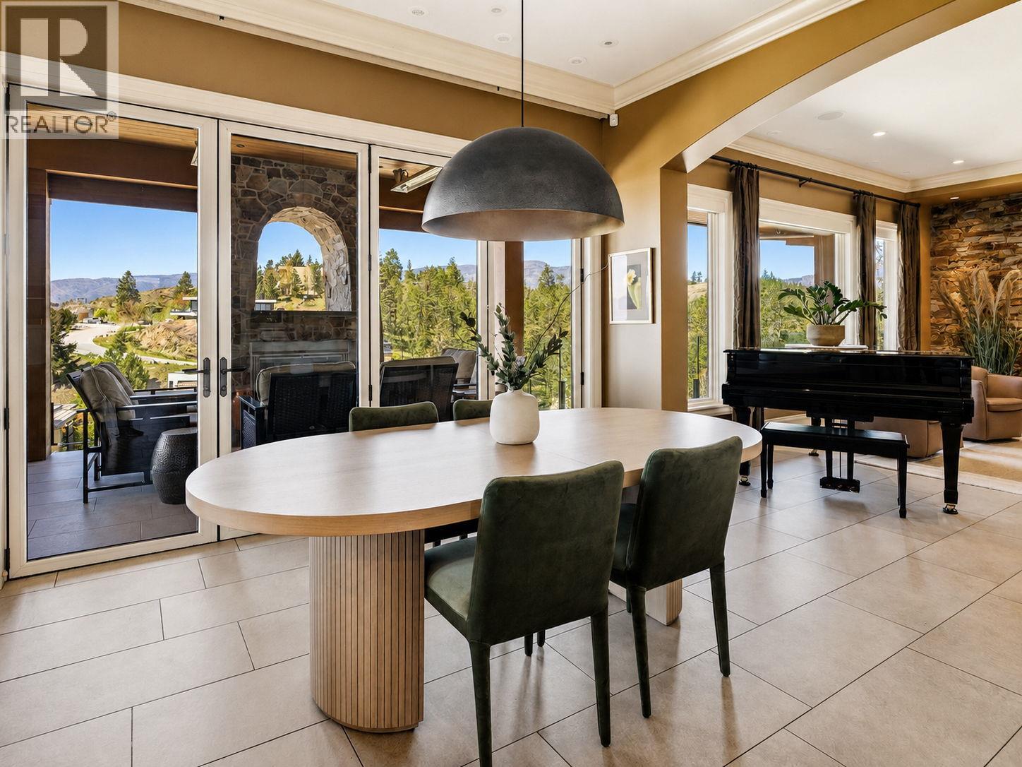  706 Highpointe Court, Kelowna