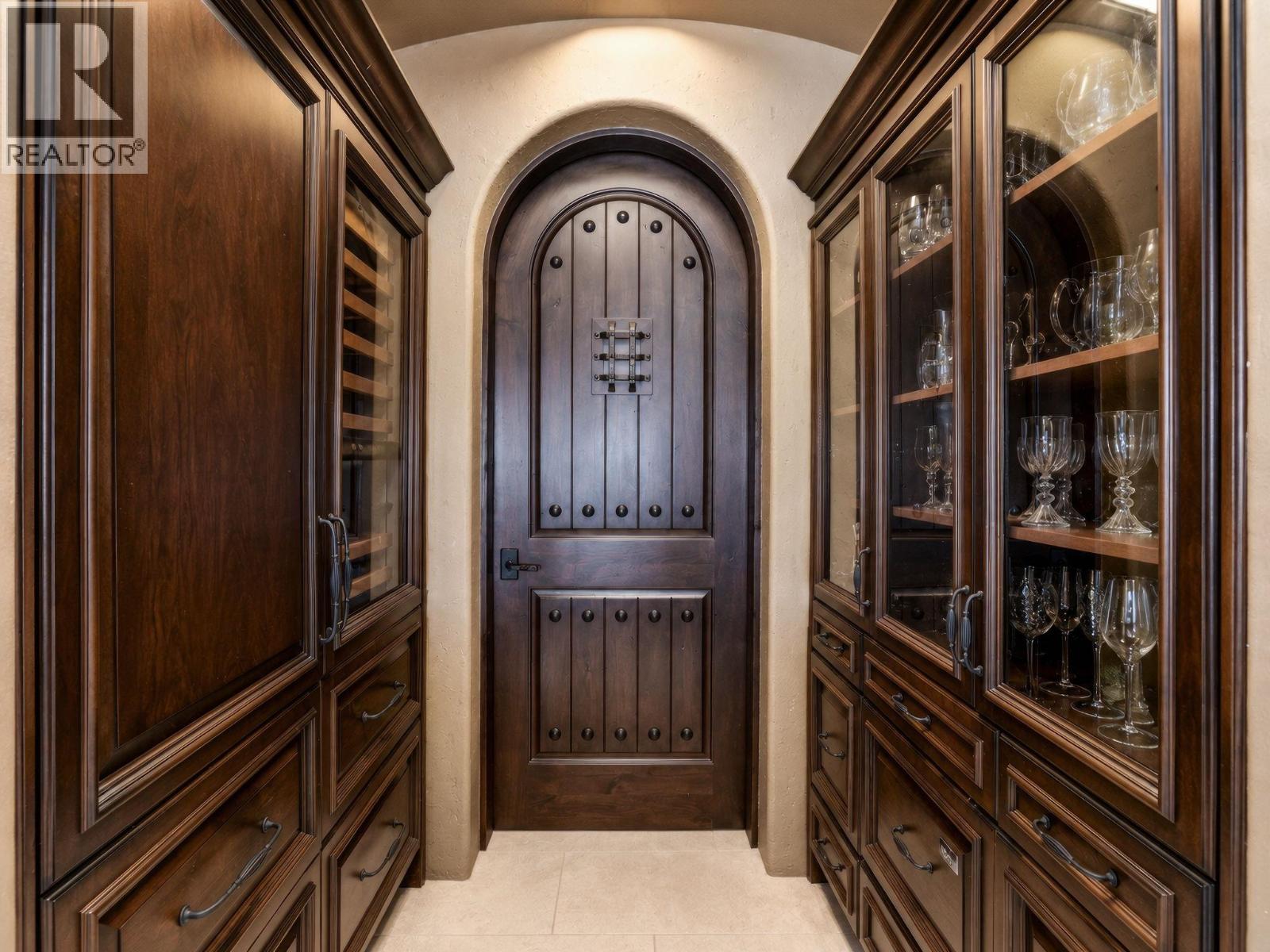  706 Highpointe Court, Kelowna