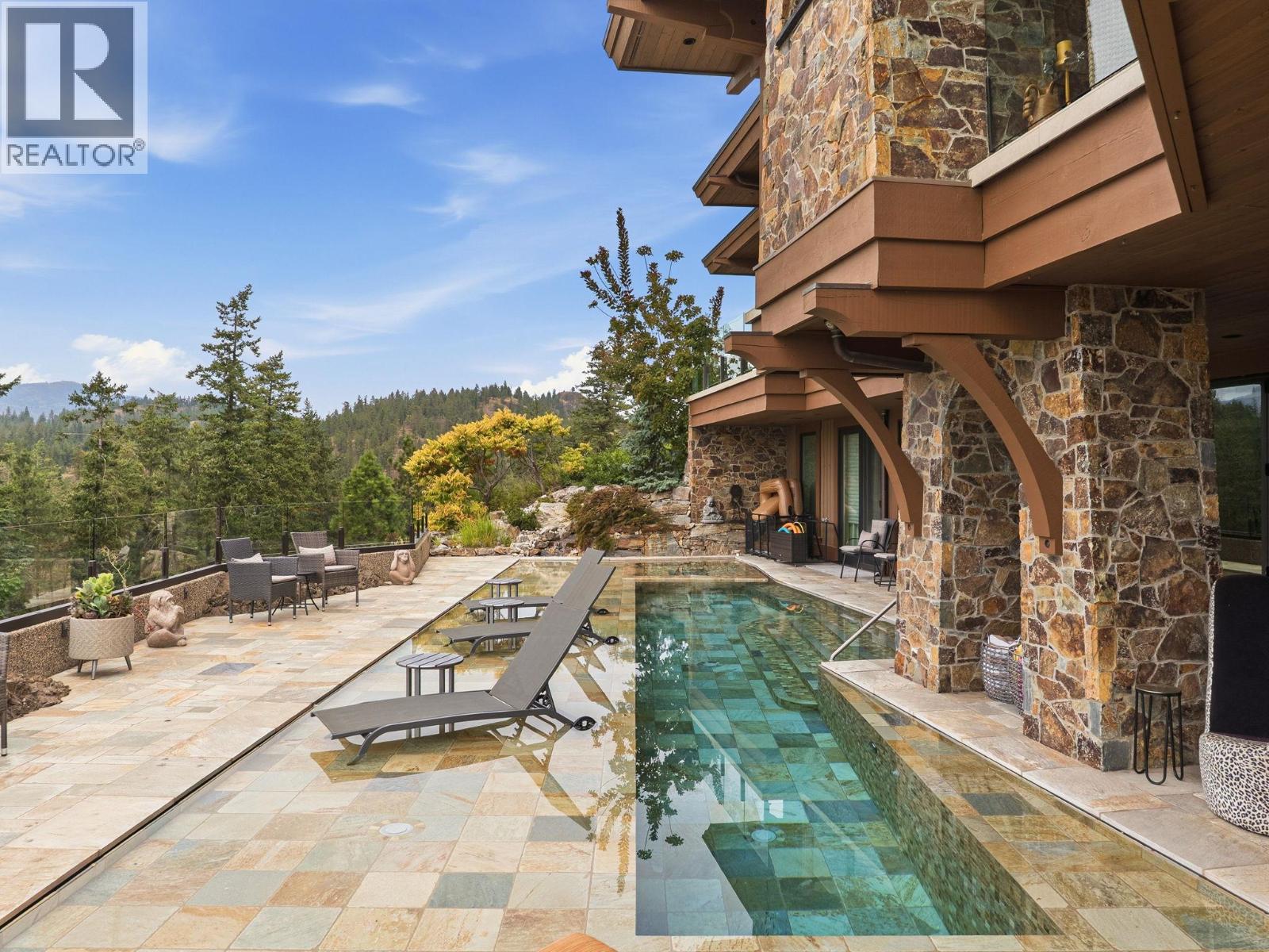  706 Highpointe Court, Kelowna