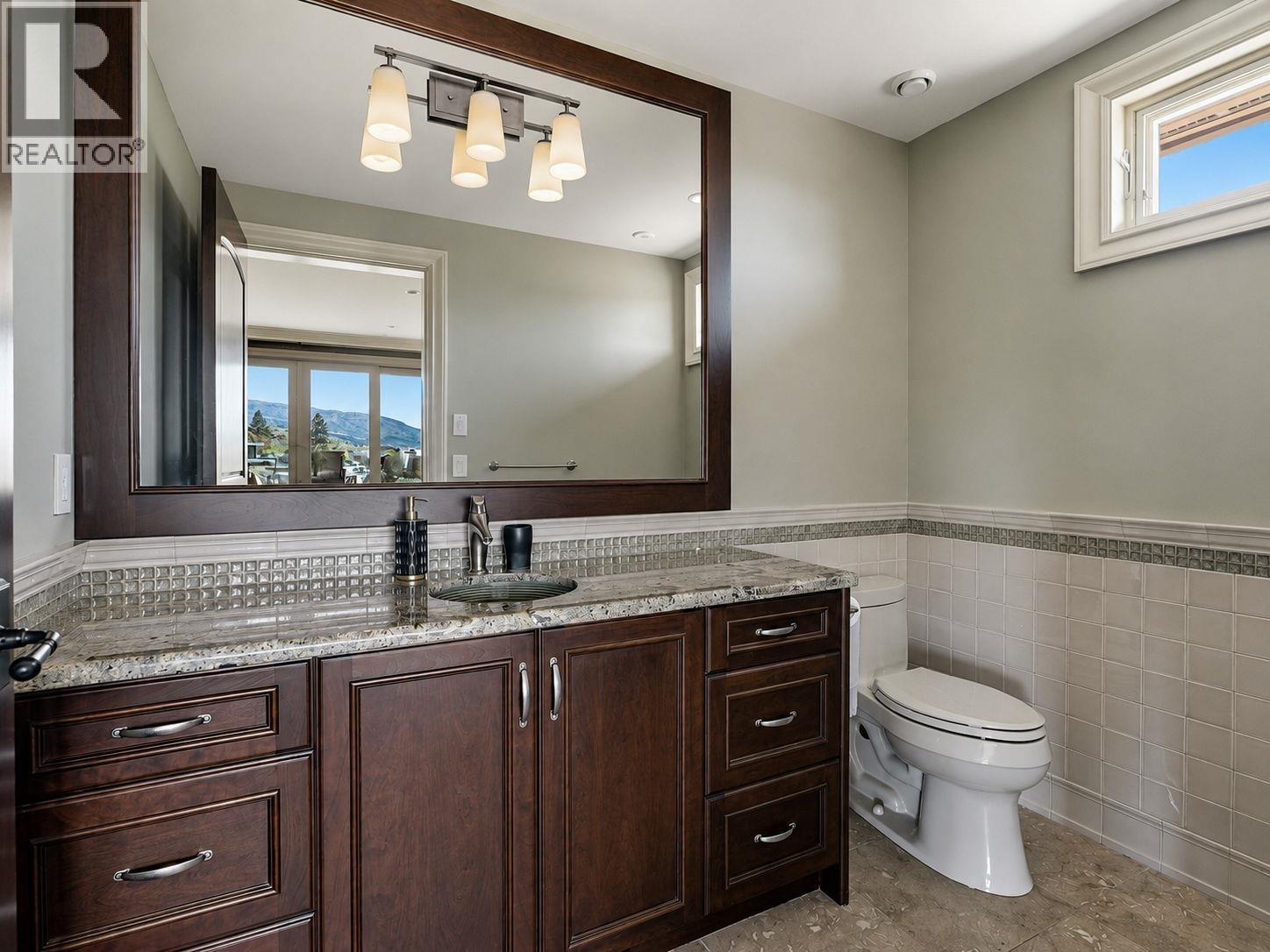  706 Highpointe Court, Kelowna