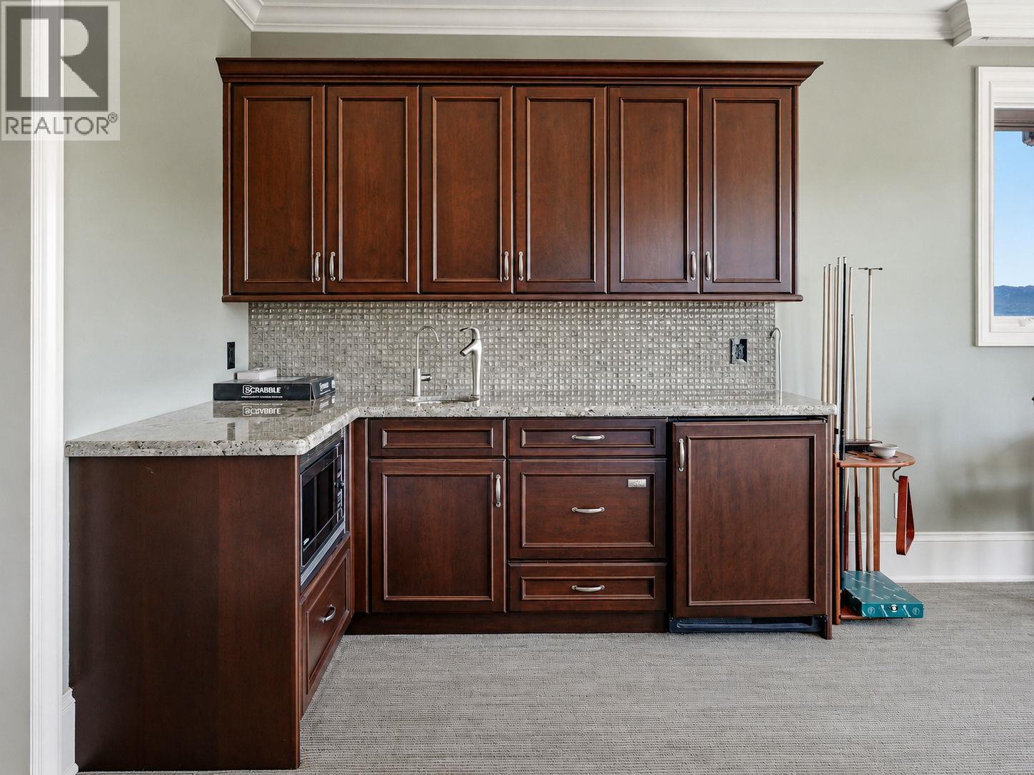  706 Highpointe Court, Kelowna