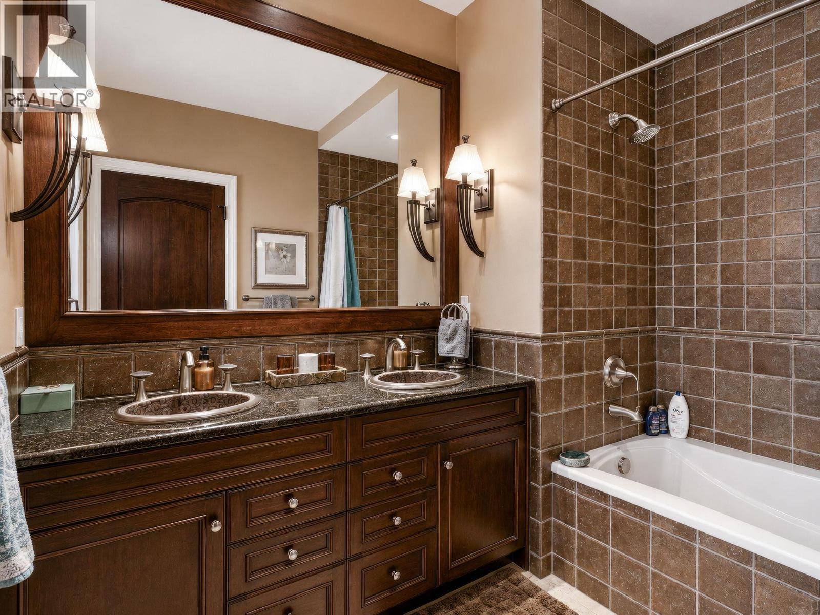  706 Highpointe Court, Kelowna