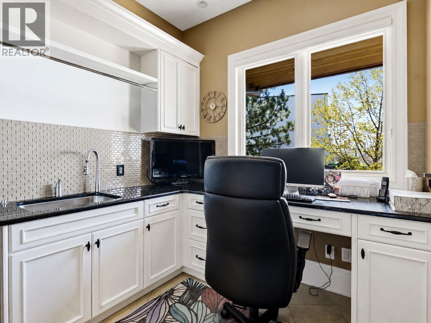  706 Highpointe Court, Kelowna