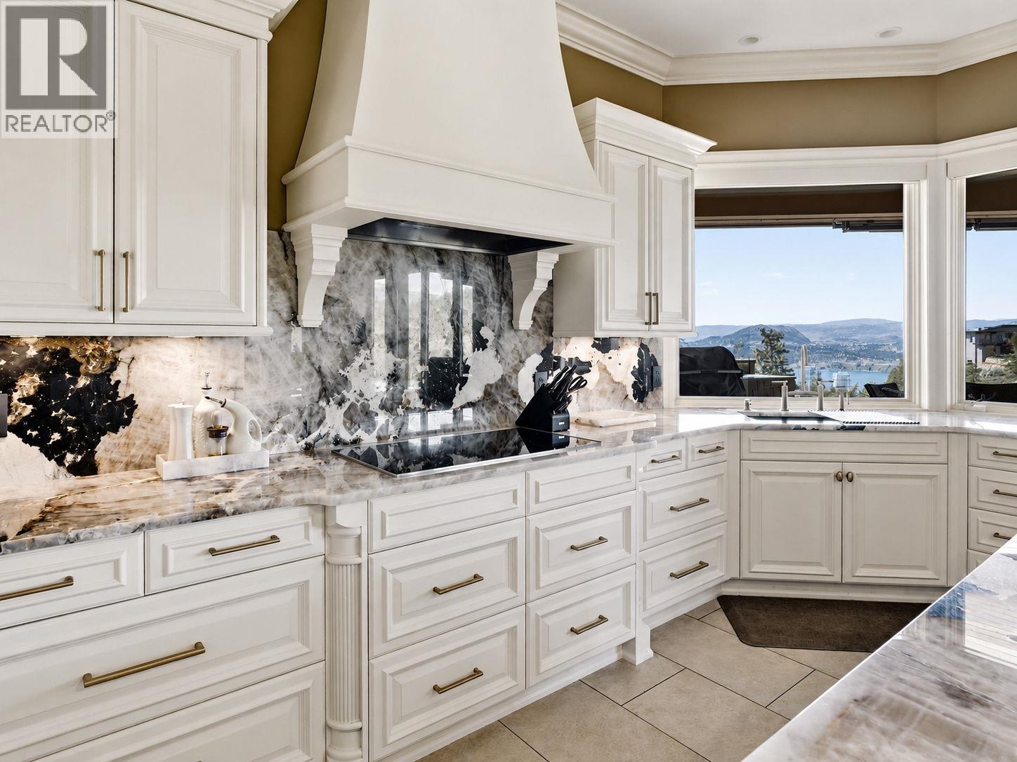  706 Highpointe Court, Kelowna