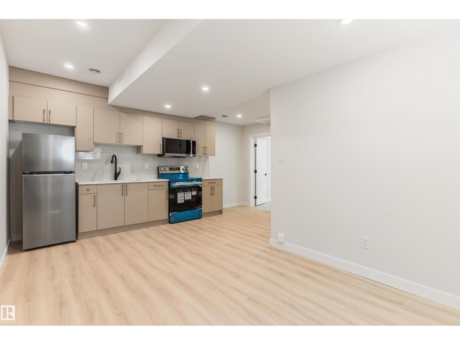 11229 96 Street NW - 42