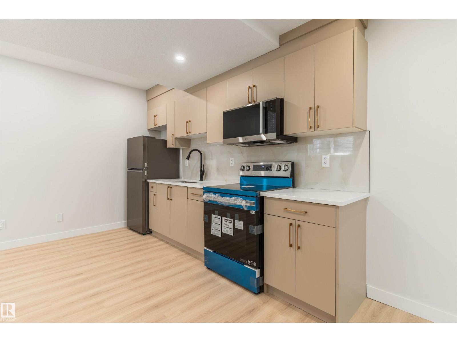 11229 96 Street NW - Image 44