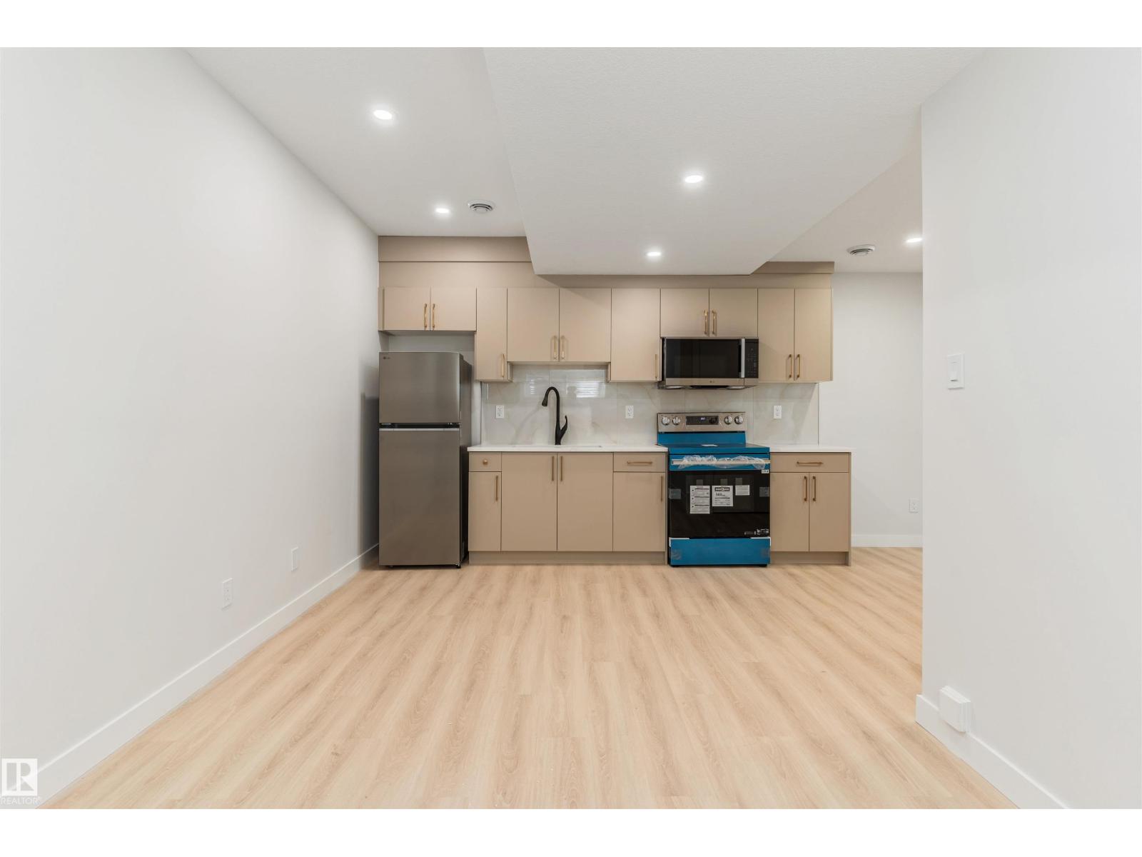 11229 96 Street NW - Image 43