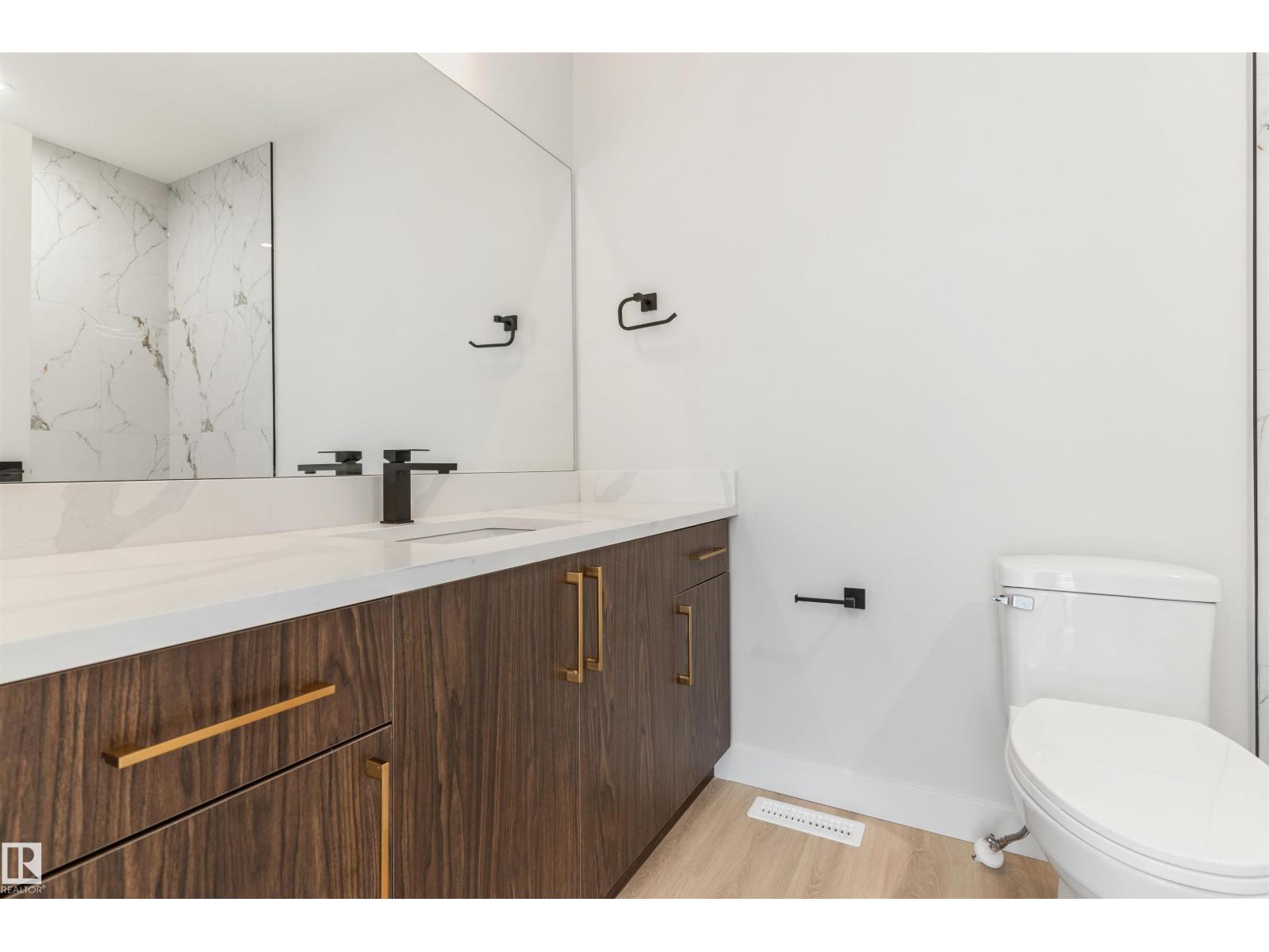 11229 96 Street NW - Image 33