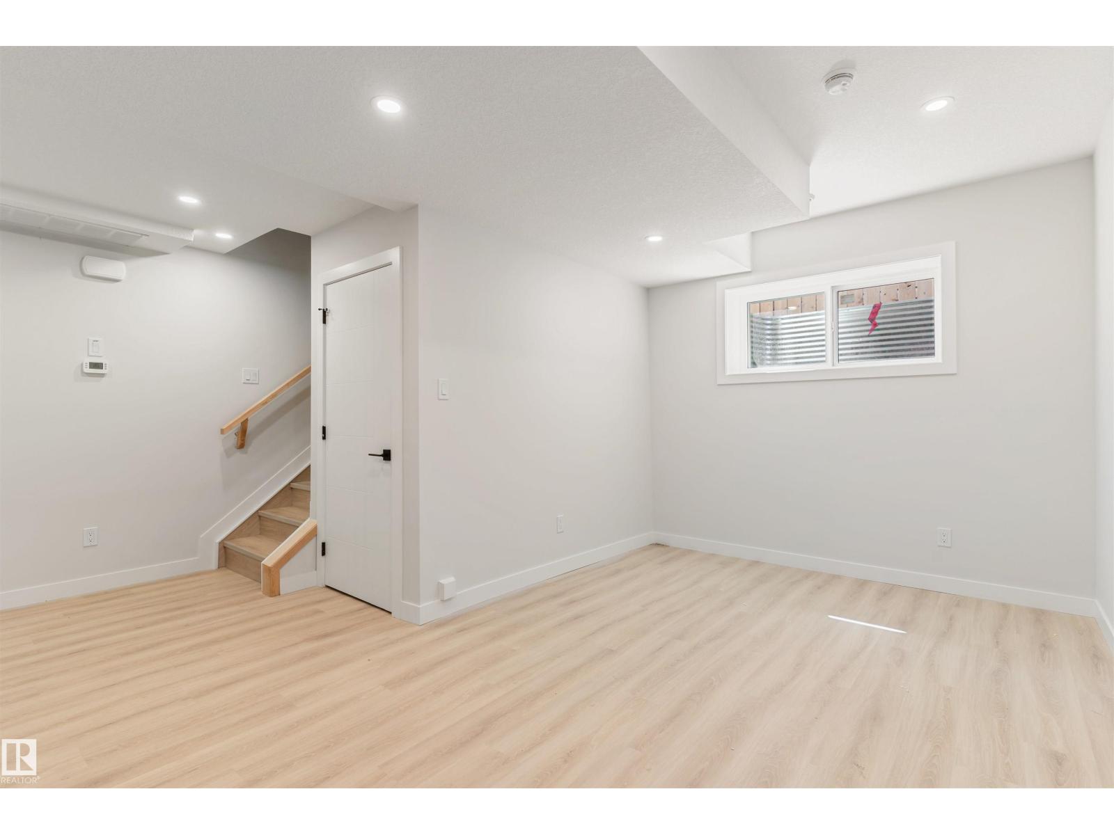 11229 96 Street NW - 39