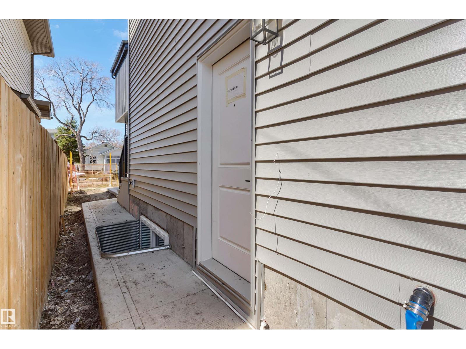 11229 96 Street NW - Image 34
