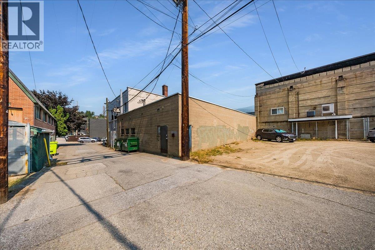 1320 Cedar Avenue, Trail