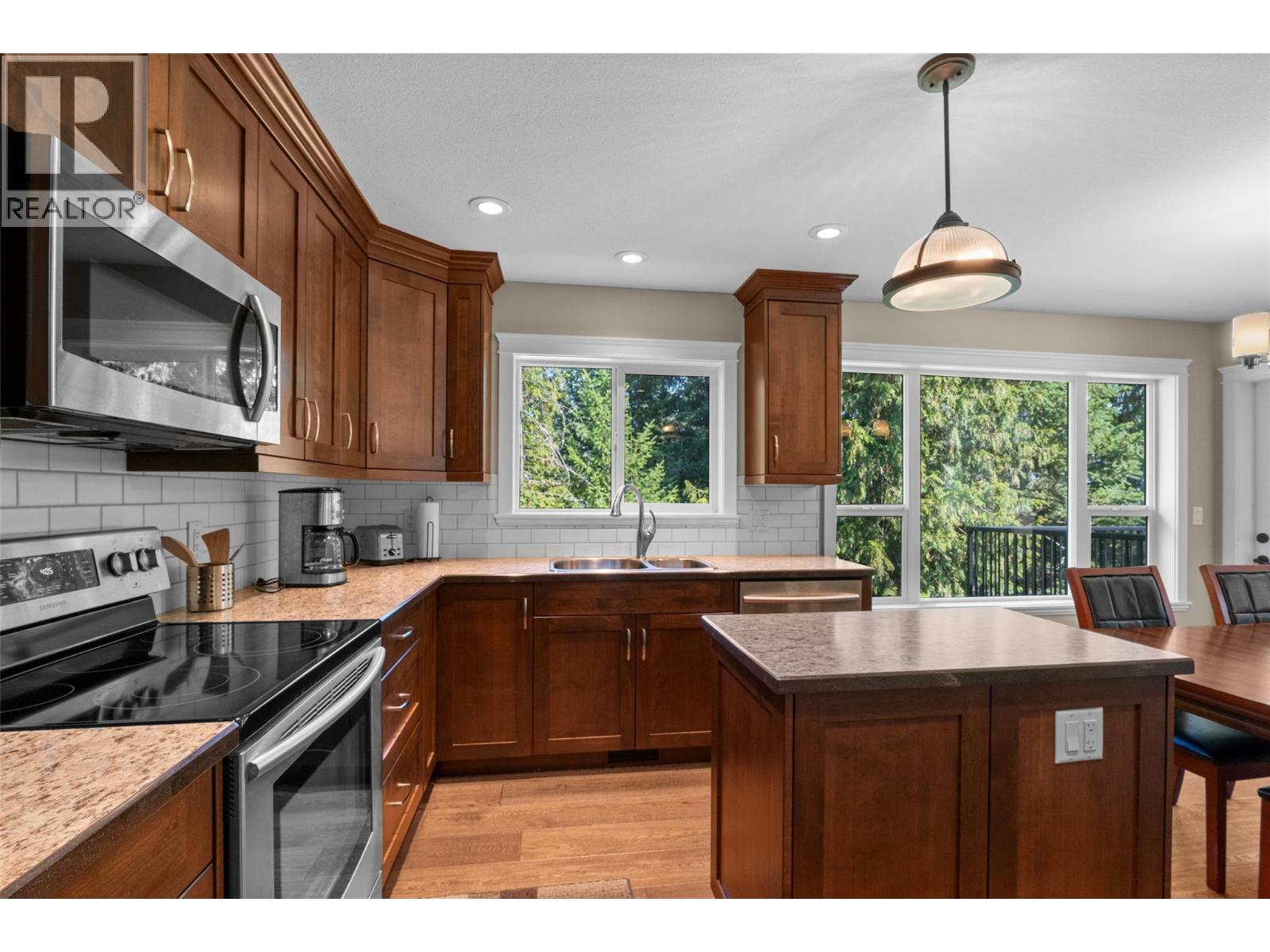 #39 4498 Squilax Anglemont Road - 18