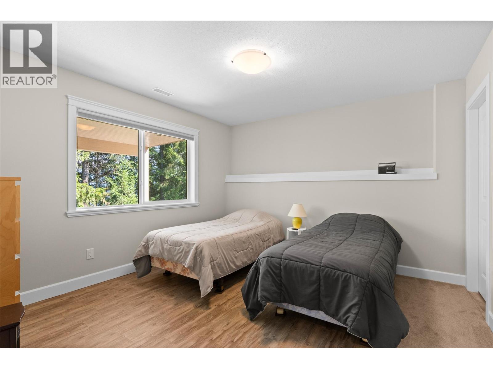 #39 4498 Squilax Anglemont Road - Image 38
