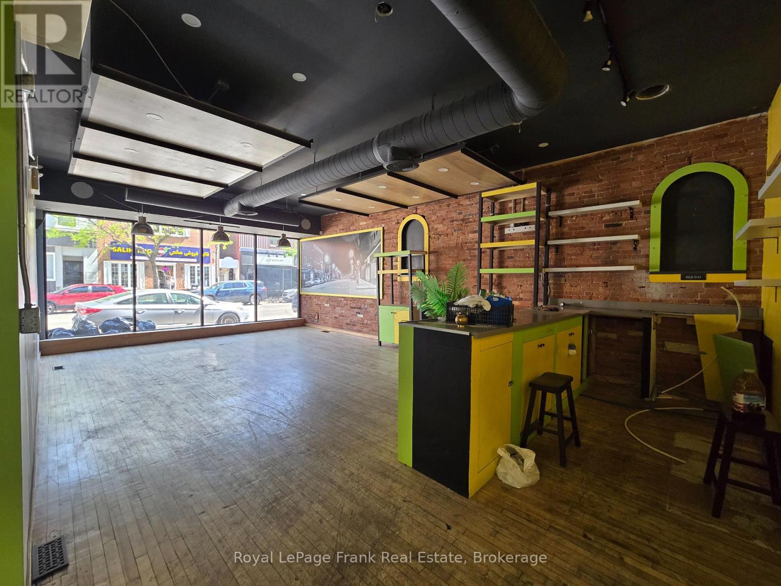 A - 37 KING STREET E