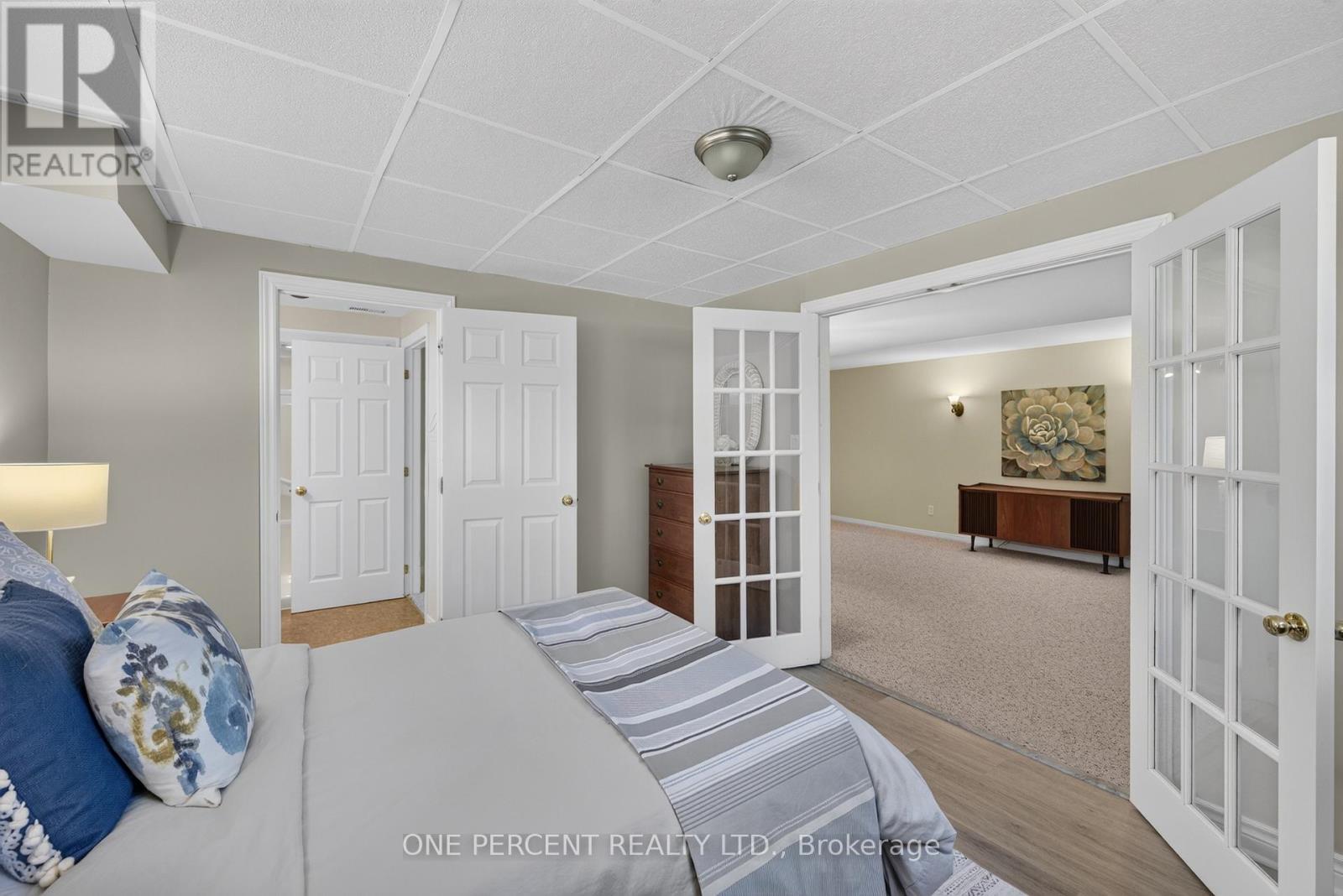 17 DR GORDON CRESCENT - 26