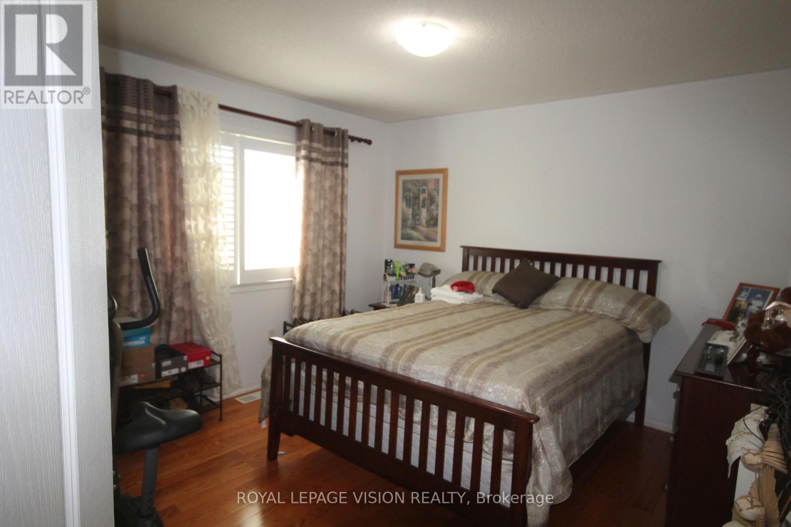 45 BRADBURY CRESCENT - 11