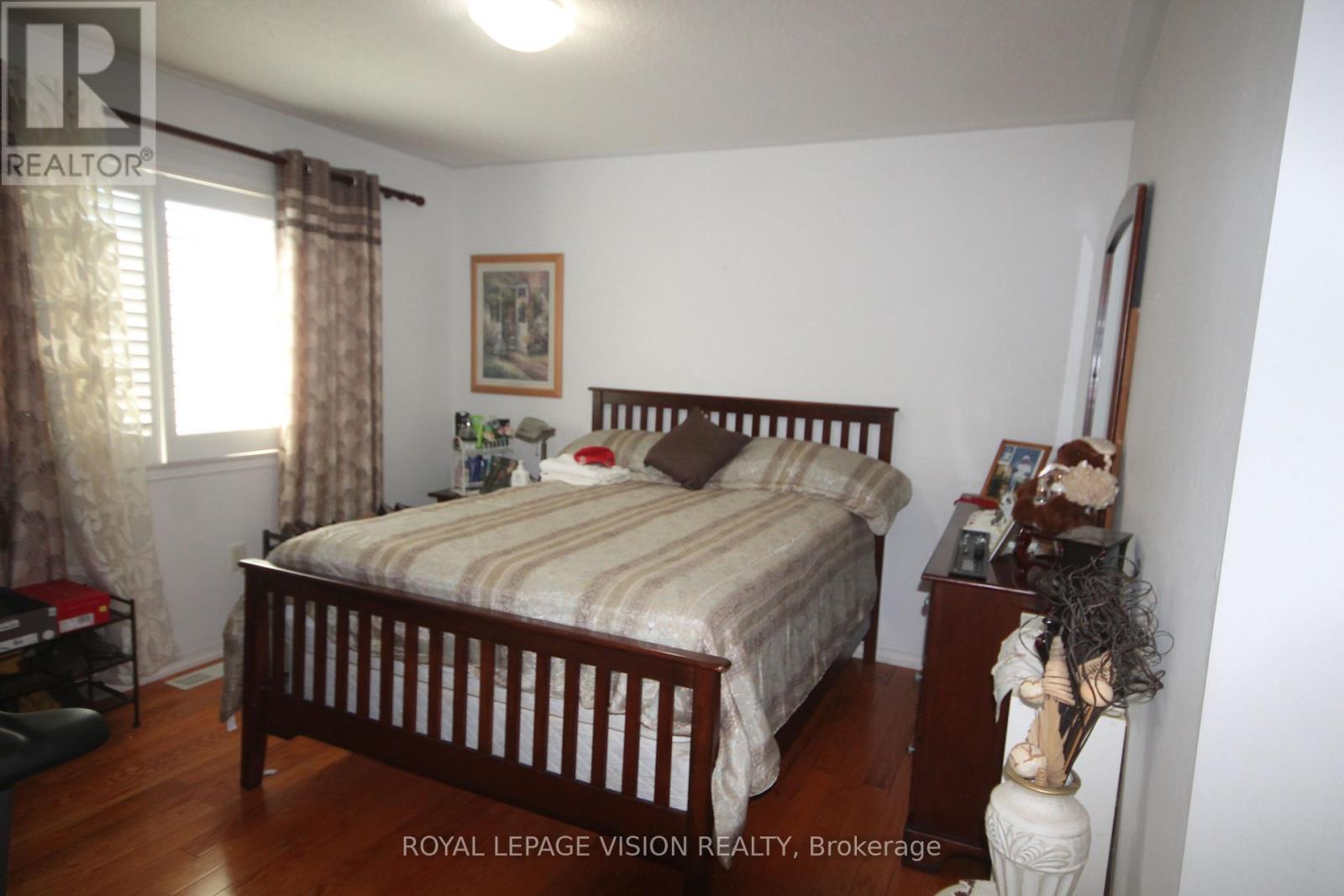 45 BRADBURY CRESCENT - 12